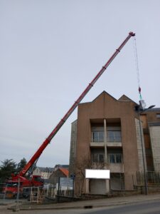 Positionnement sortie toiture avec grue mobile
